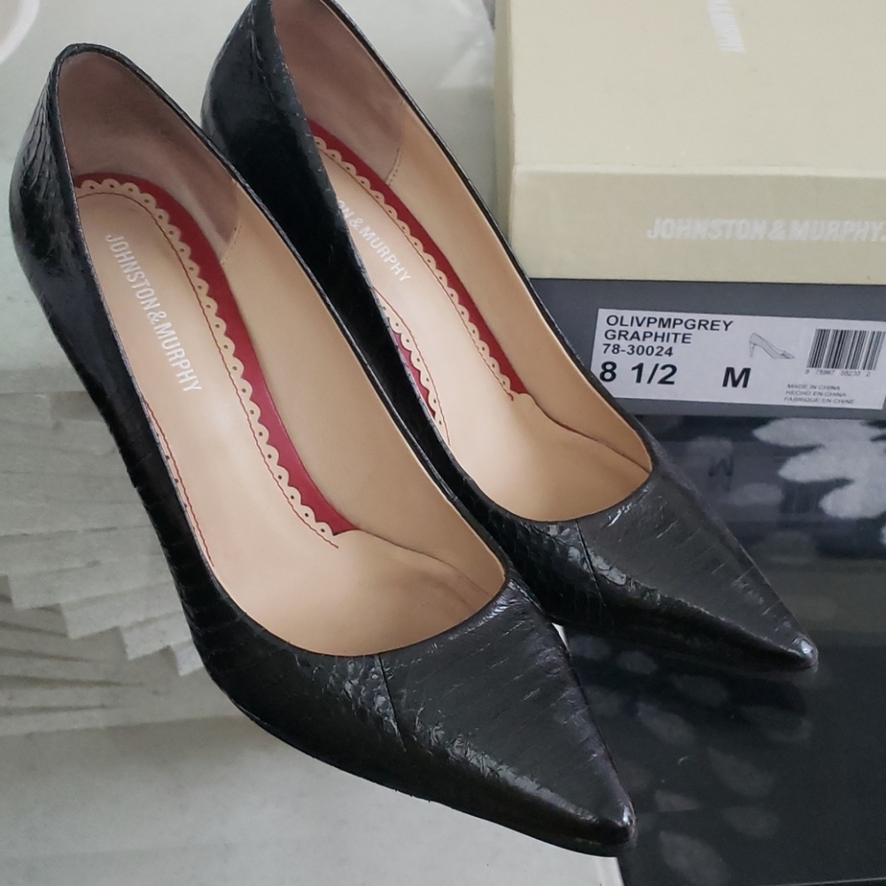 Johnston & Murphy graphite pumps